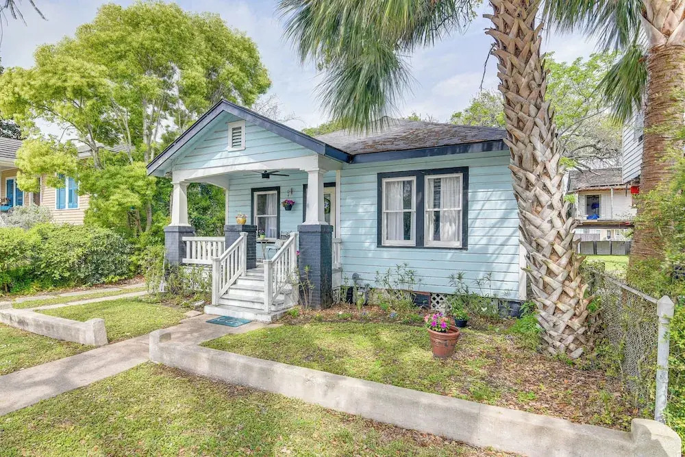 1/2 Mi to Beach! Pet-Friendly Dtwn Galveston Home