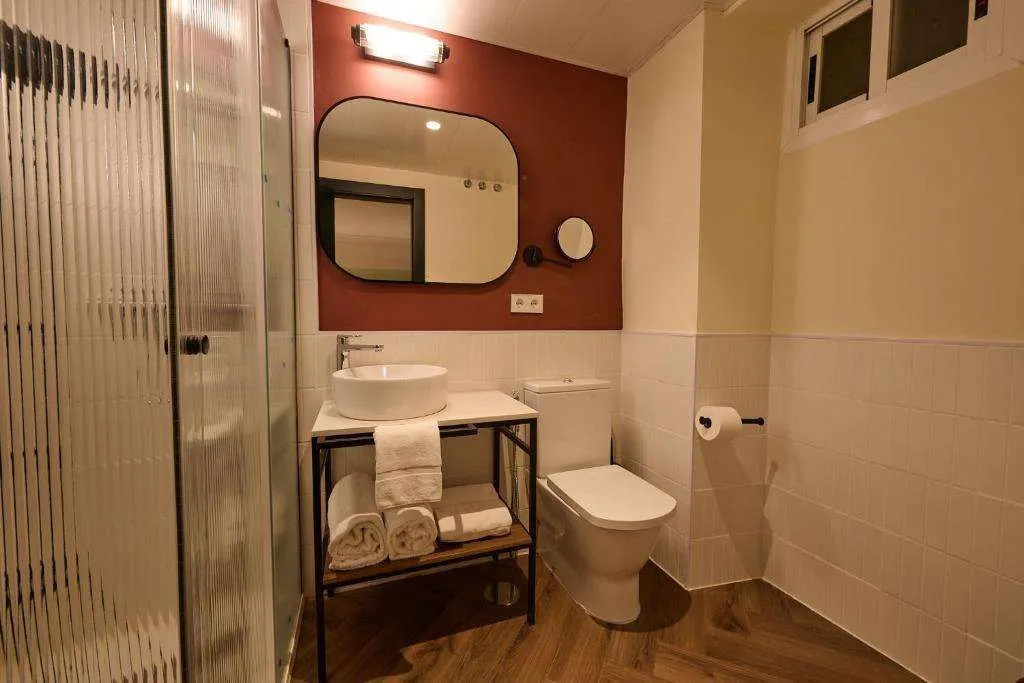Honest Granada Hotel