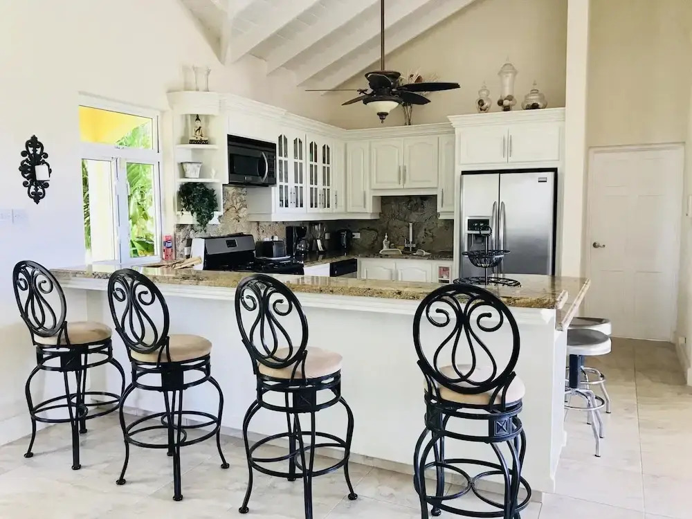 Remarkable 3-bed Villa in Christ Church