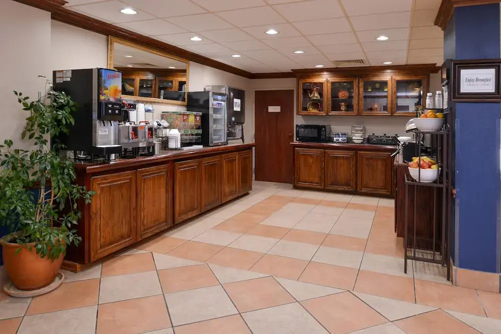 New Victorian Inn & Suites