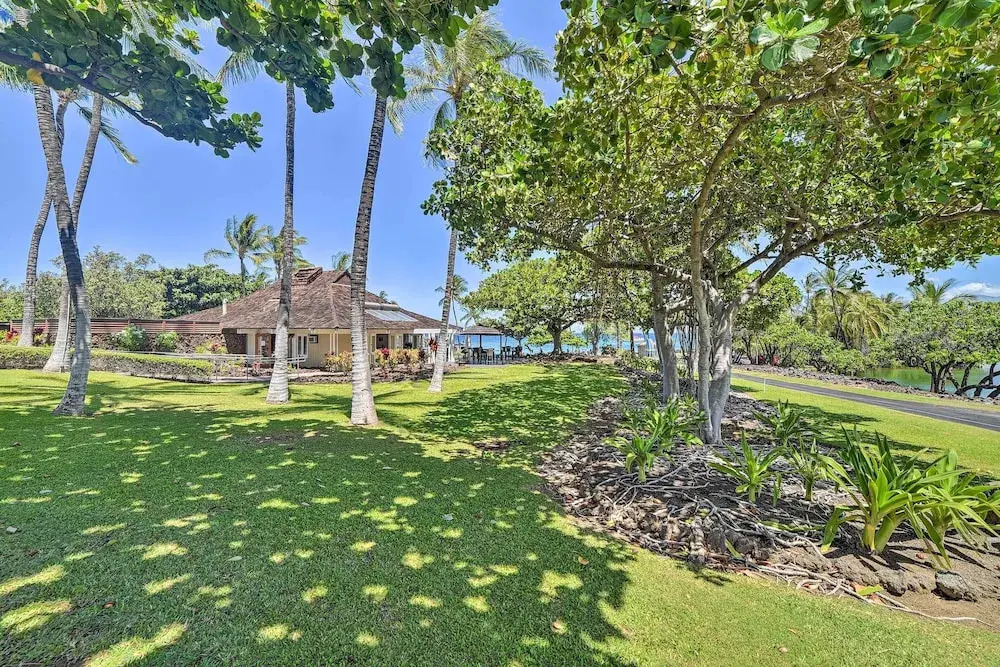 Tropical Paradise Resort Villa: 1 Mile to Beach