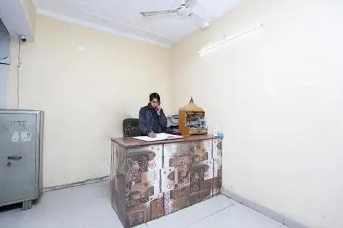 OYO 28411 Taj Guest House