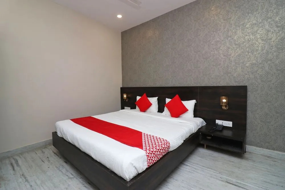 Krishna Plaza by OYO Rooms