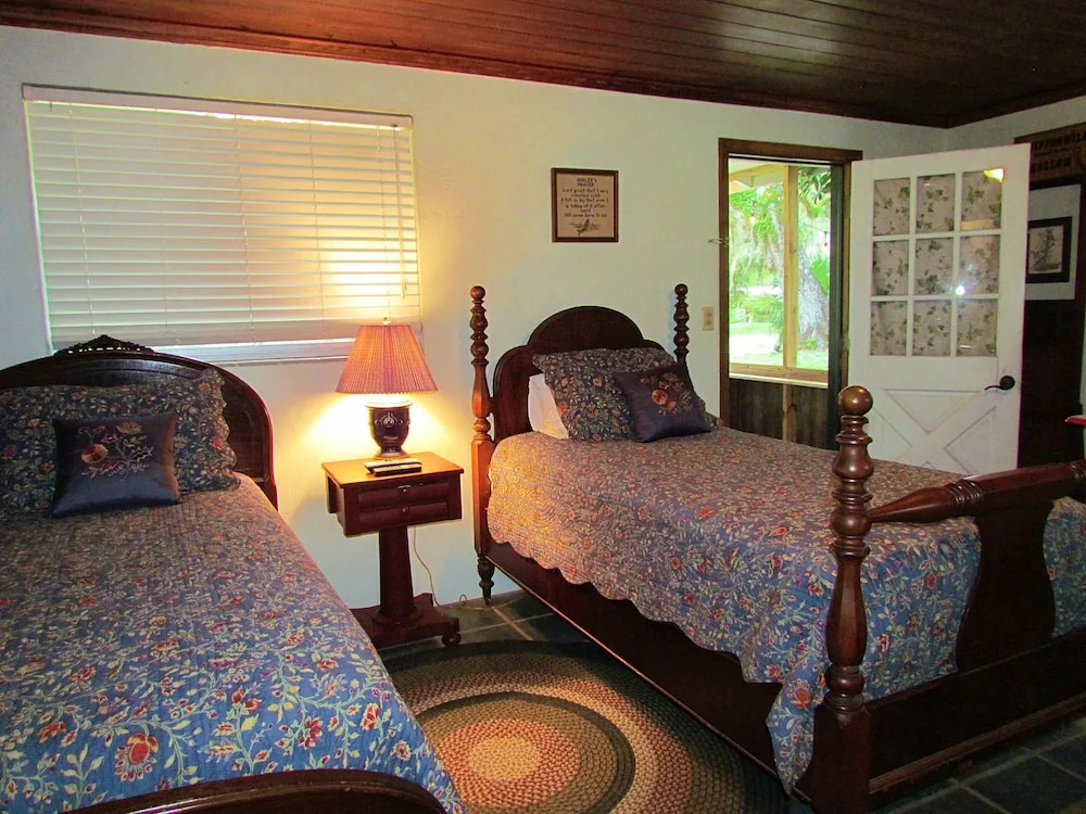 Yearling Restaurant and Cabins
