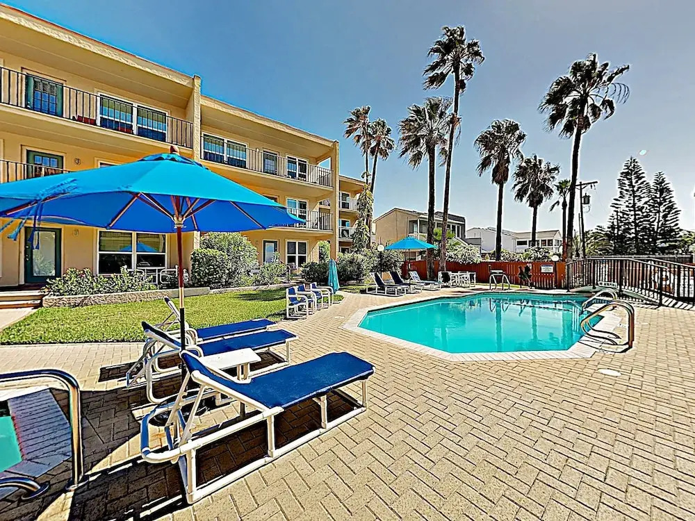 New Listing! Isle Gem: Pools, Spa - 2 Mins to Sand condo