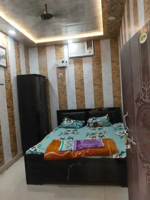OYO Shri Veni Madhav Hotel
