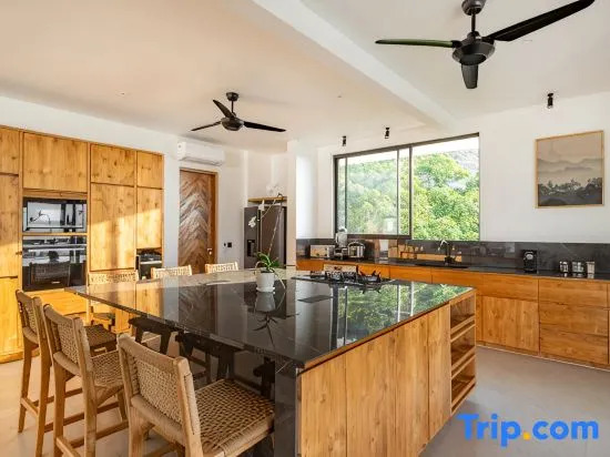 Villa Friendly - Luxury 4 BR villa In Uluwatu