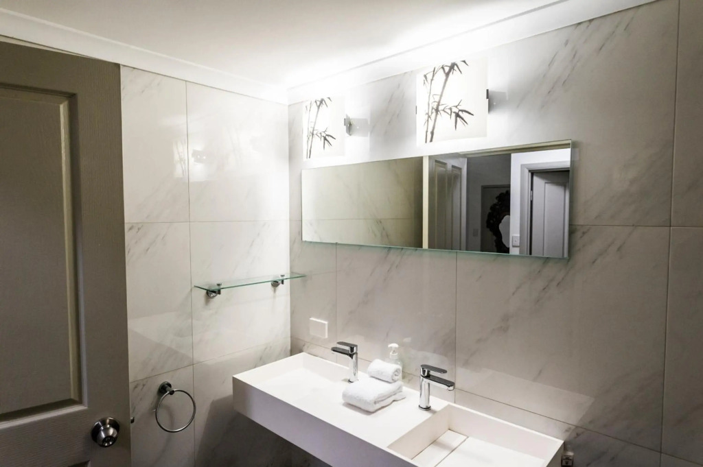 Luxury Penthouse 5 BDR 3 Bath Twin Rain Showers 365 sq mtrs