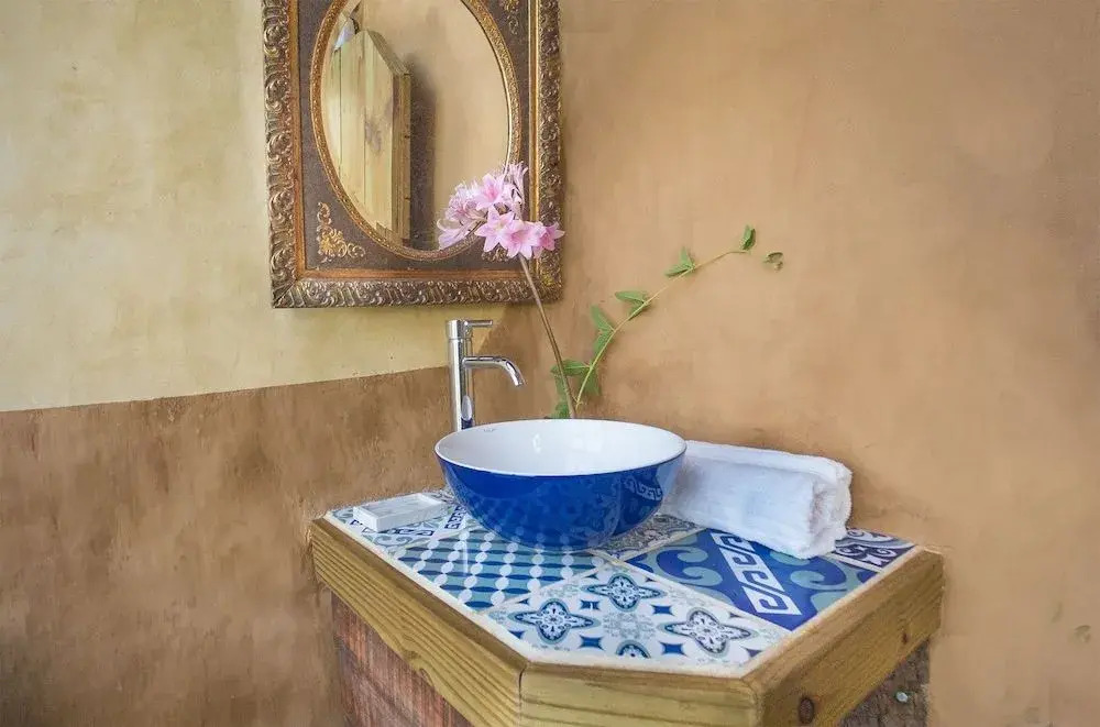 Caliu Earthship Ecolodge
