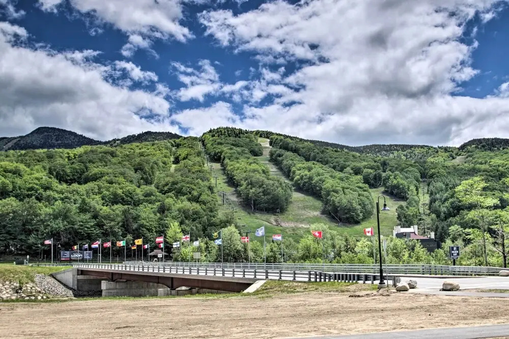 Pet-friendly Loon Mountain Condo w/ Deck + Grill!