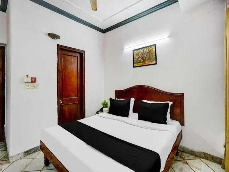 Roomshala 121 Hotel Classic