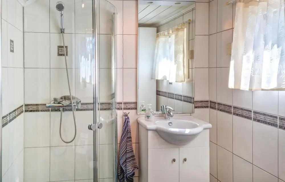 1 Bedroom Nice Home In Lyngdal