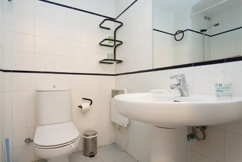 Ground Floor Facing the Sea, in Complex with Pool and Common Areas.