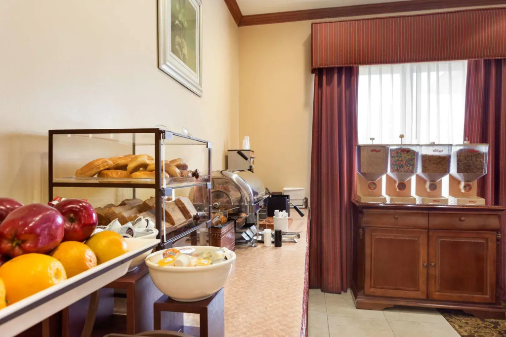 Sonesta Essential IAH Airport JFK Boulevard - Newly Renovated