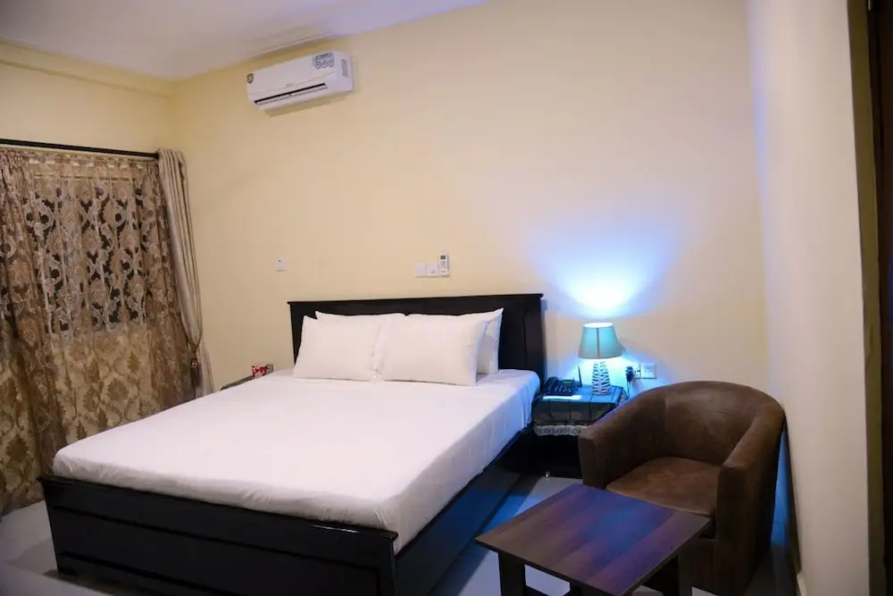Target Hill Hotel