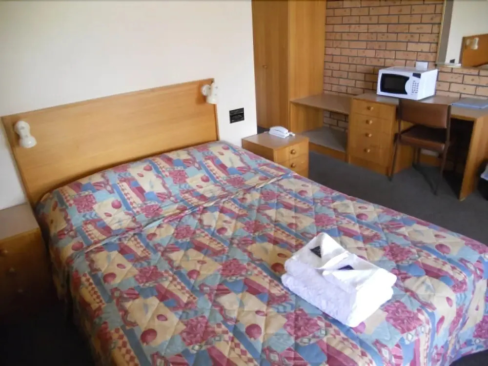Hive Hotel, Moruya