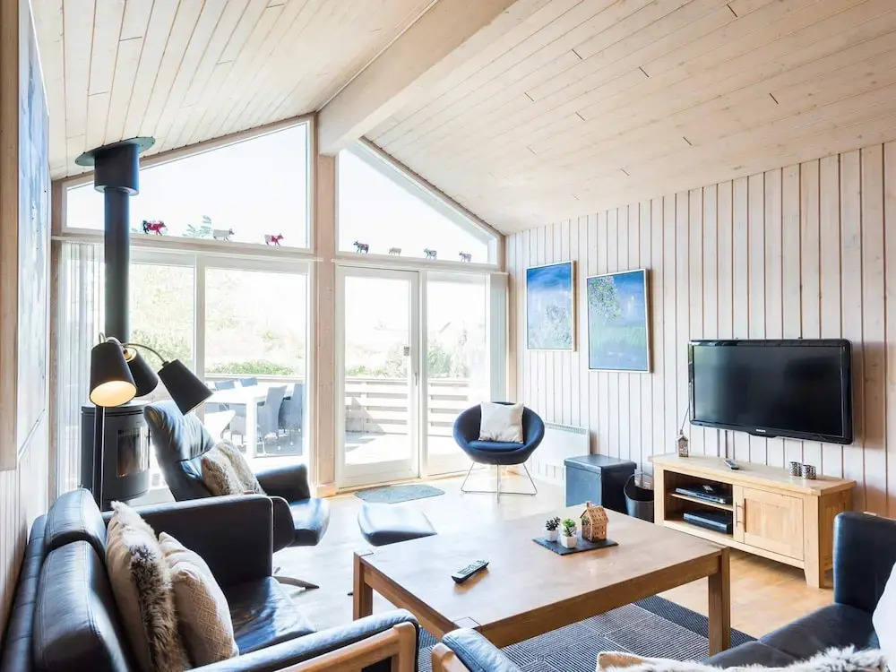Bright and Spacious Family Retreat-By Traum