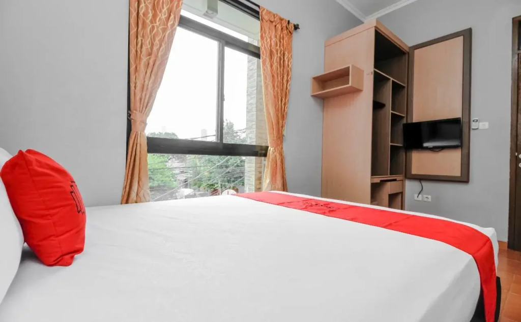 RedDoorz near Manggarai Station 2