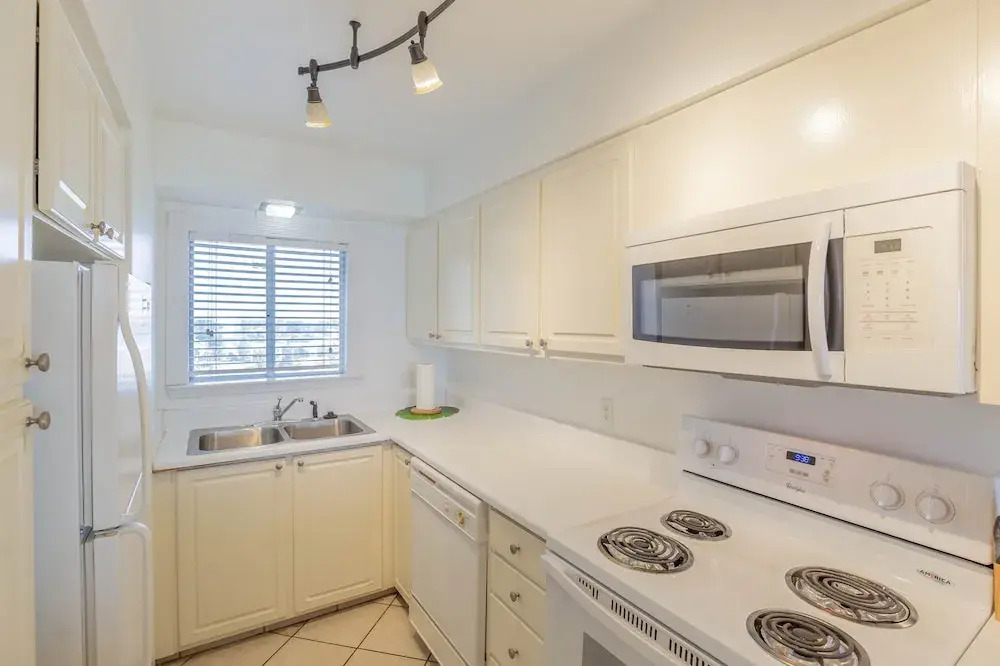 Regency Towers 714 2 Bedroom Condo by Redawning