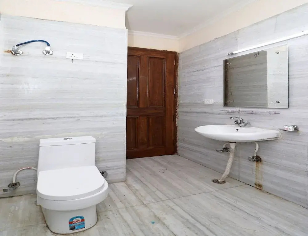 OYO 10669 Hotel Comfort Stay Inn