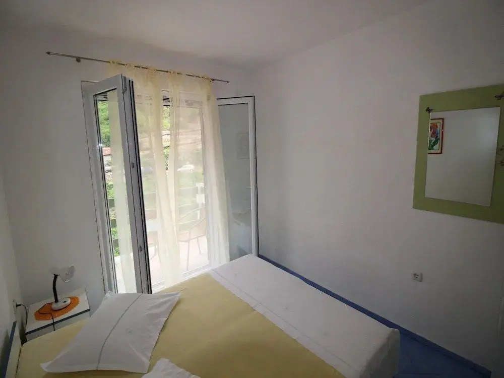 Apartments Roza 1-2