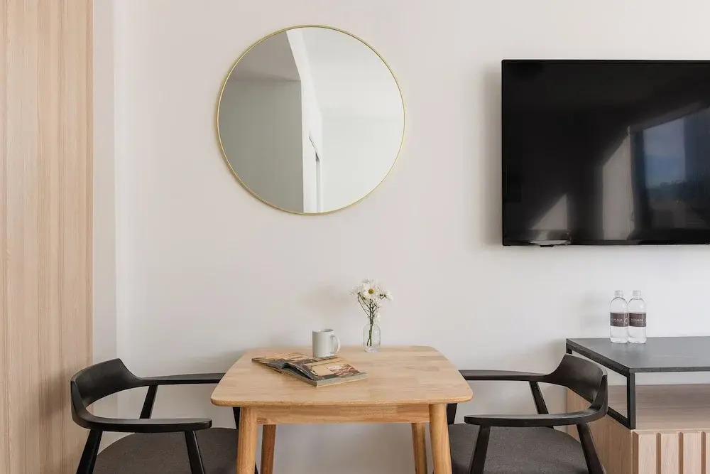 District 225 • 2 BD/2BTH • 20th Fl • Free Spa