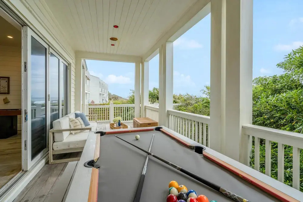 Marlin by Avantstay Beachfront Mansion w/ 10 Bdrs & Multiple Living Spaces & Kitchens!