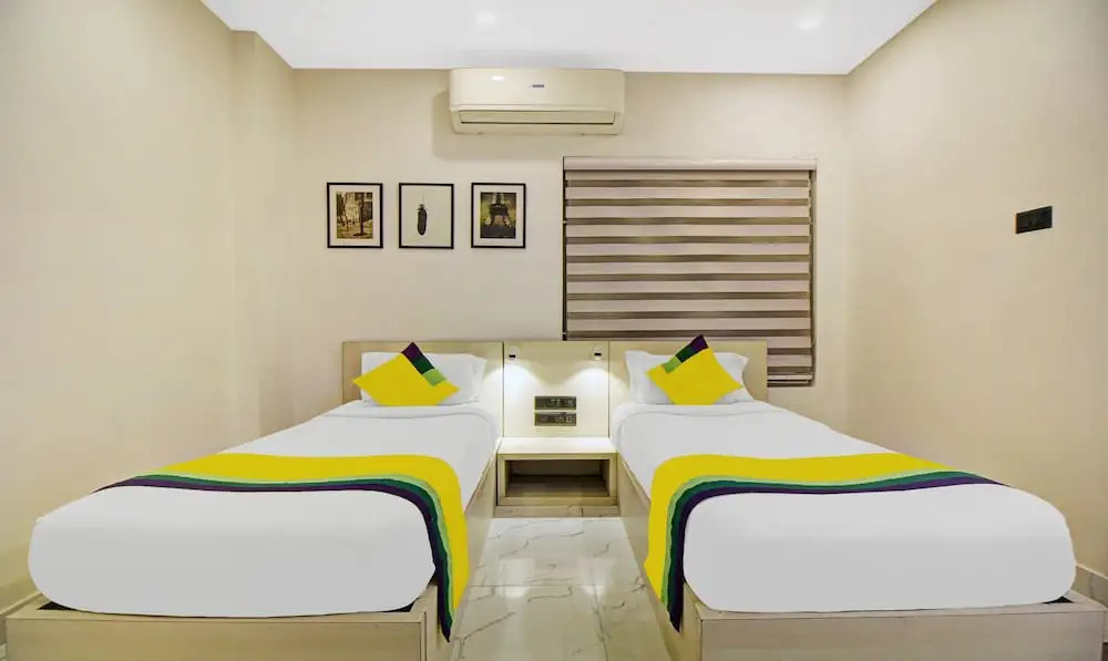 OYO Townhouse 539 Transit Express