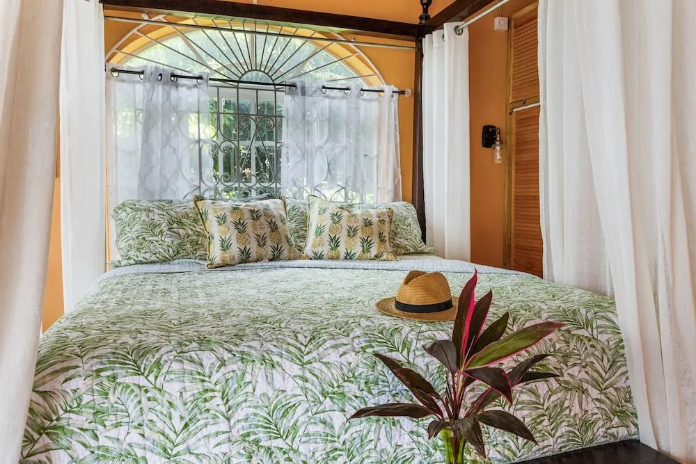 YanceyLargo-6BR Two-Story Estate w/Mountain Views by RedAwning