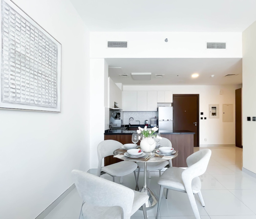Bright 2bed Family Home: Pool, Gym & Kids Play