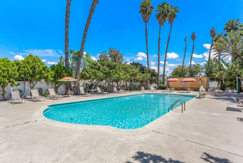 Mount Vernon Inn Escondido Downtown