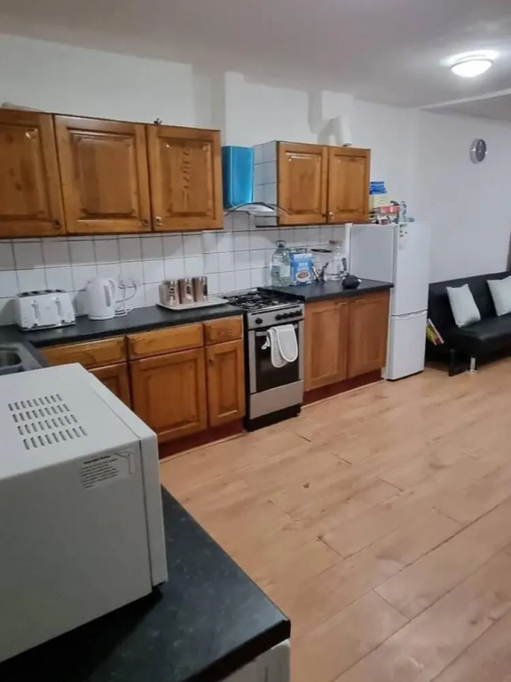 Lovely 5-bed House in London