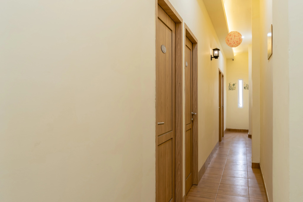RedDoorz Plus Near RS Royal Taruma Grogol