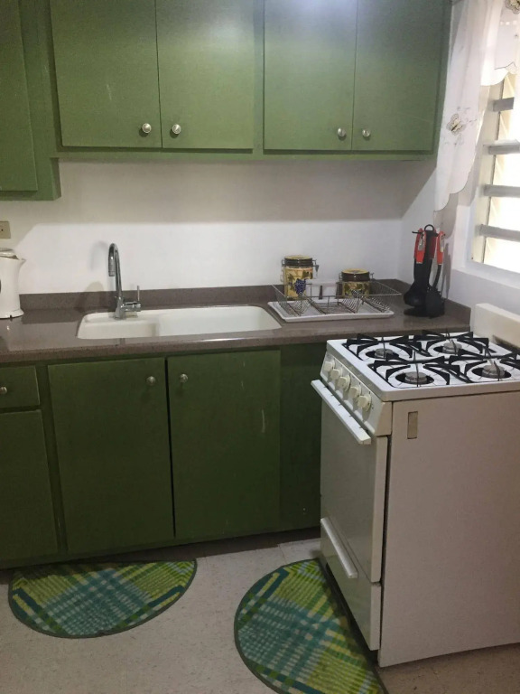 La Casa de Joy Airport Apartments