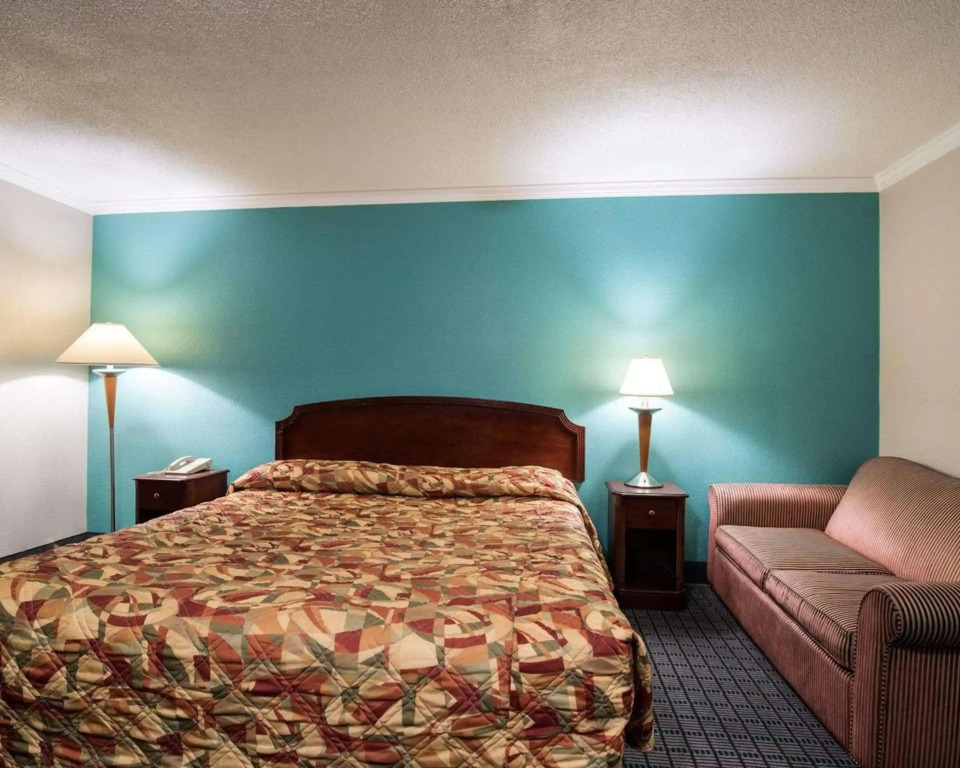 Rodeway Inn Syracuse Carrier Circle