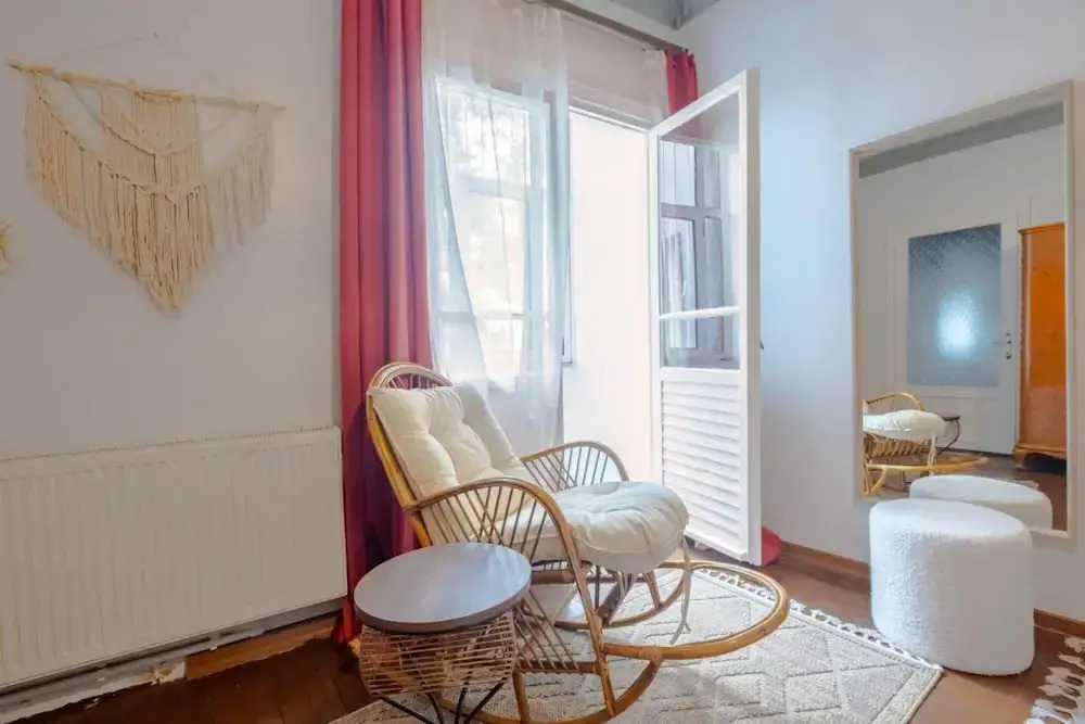 Apartment With Balcony Close to Taksim in Cihangir