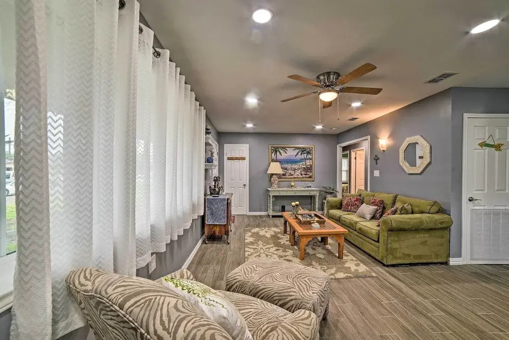< 3 Mi to South Padre Beach: Port Isabel Home