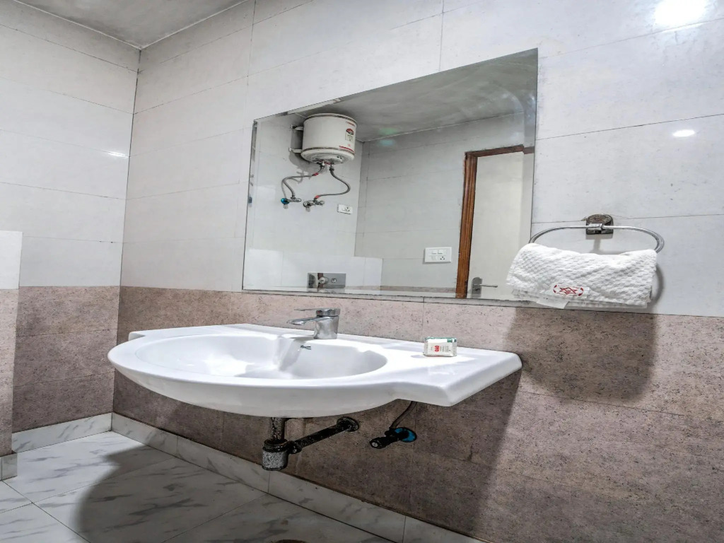 Capital O 6340 Hotel Noida
