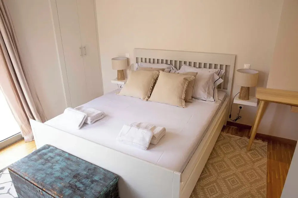 Contemporary Athenian Escape GHH