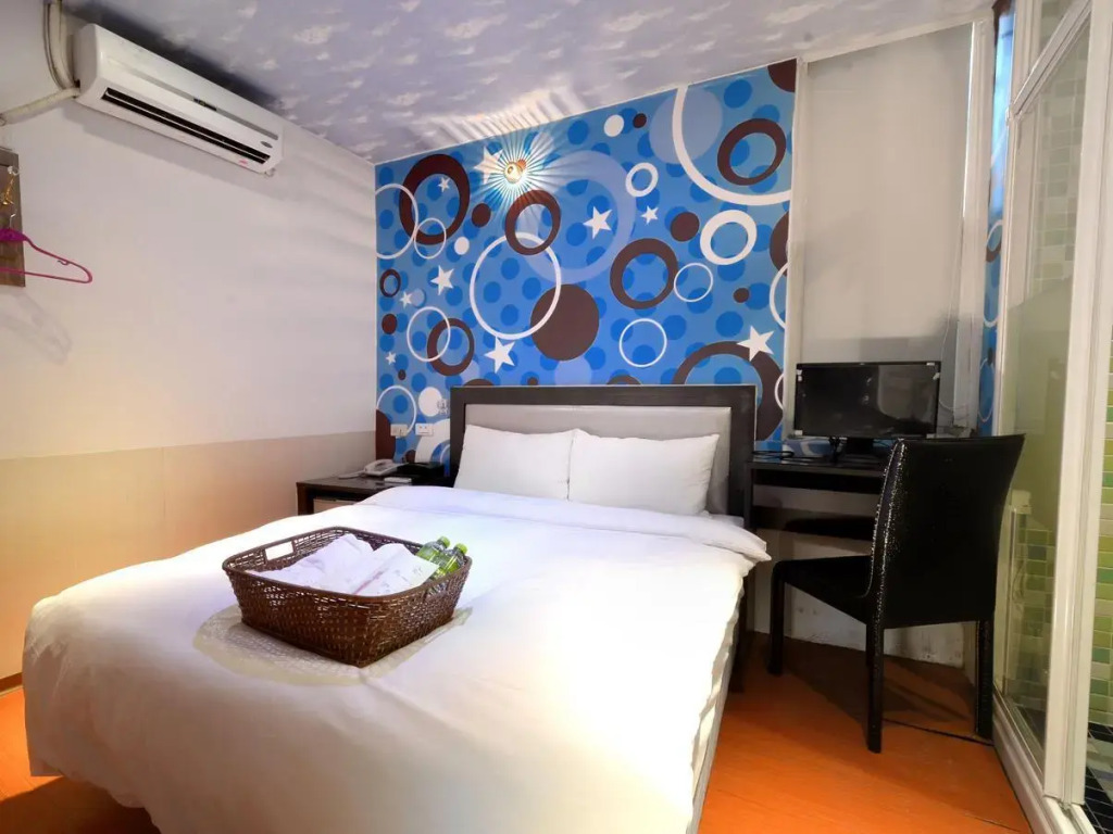 Happiness Inn