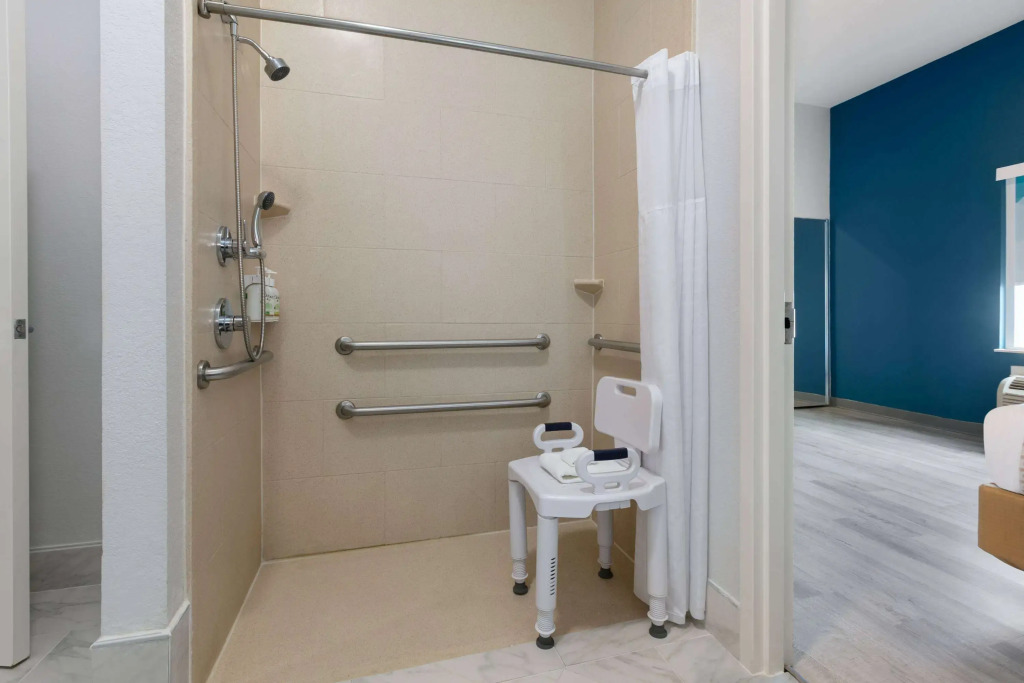 La Quinta Inn & Suites by Wyndham Ft Worth-Burleson
