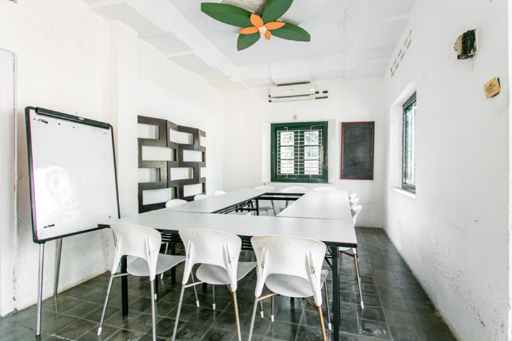 RedDoorz Plus near Taman Sari 2