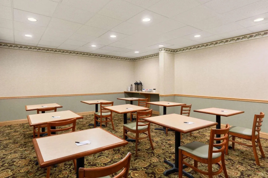 Country Inn & Suites by Radisson, Frackville , PA