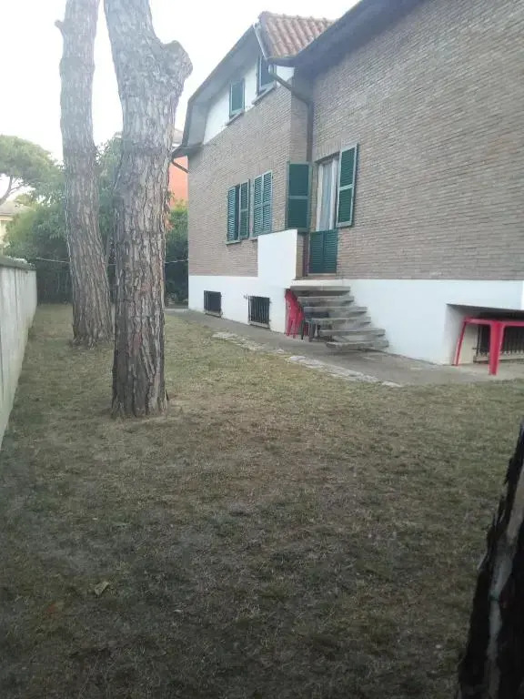 AFFITTACAMERE VILLA SOFIA accanto Ospedale con ampio giardino