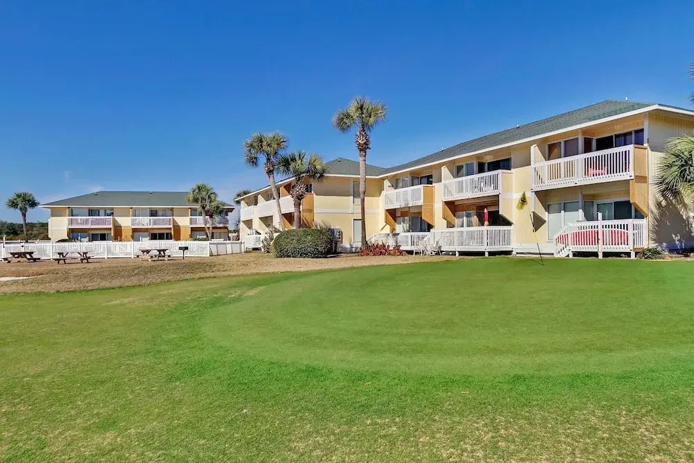 Love Me 1037 - 1 Br Condo
