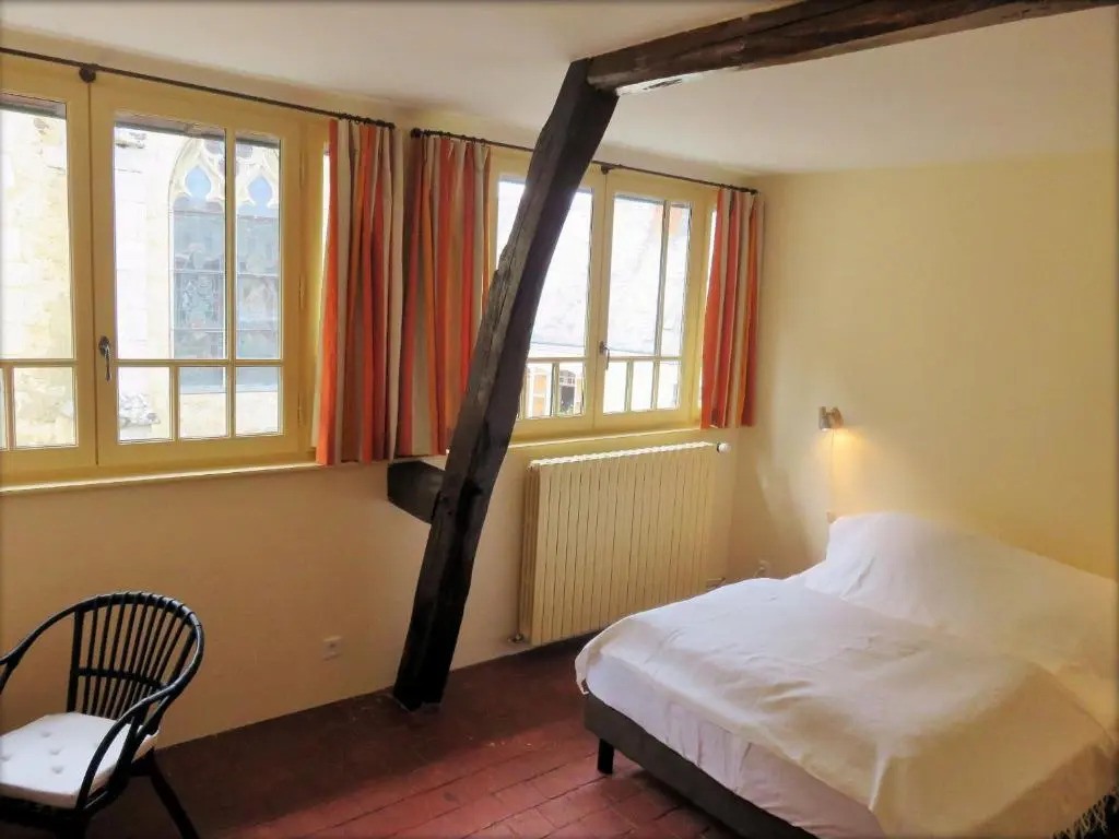 Maison de charme avec jardin à Montmirail - Rénovation 18e siècle, proche église, 2h de Paris - FR-1-410-211