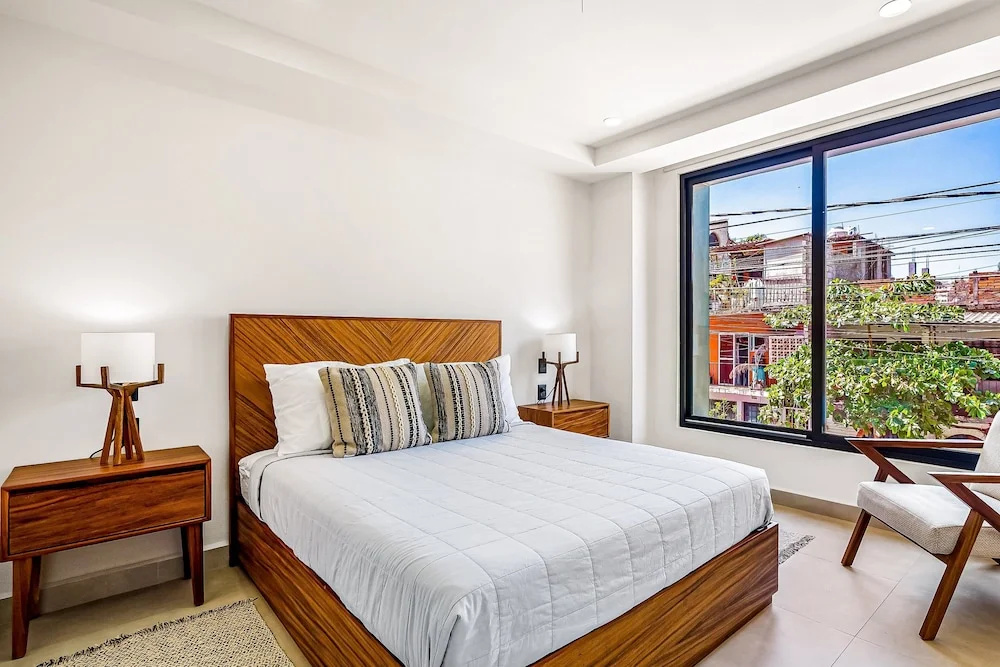 2nd-floor Condo With Heated Outdoor Pool, Grills, Balcony, W/d, AC