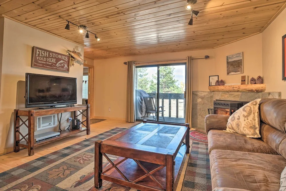 Cozy Family Condo in Mammoth Lakes w/ Balcony