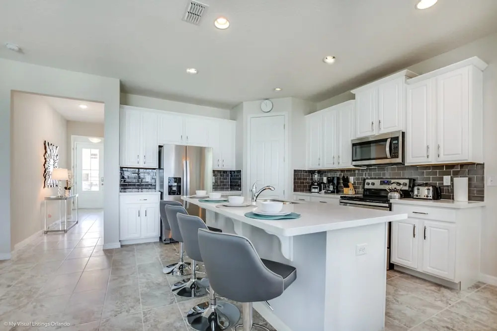 Beautiful 4 Bed With Pool & Spa