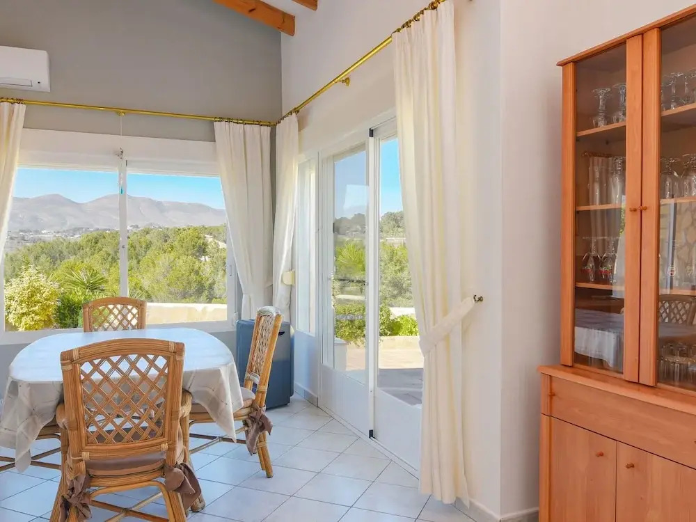 Magnificent 5 Person Villa with Swimming Pool near Caspe